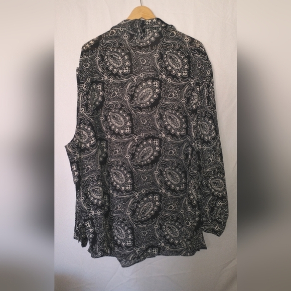 Diane Von Furstenberg Black and White Paisley Blouse 2X Women's Plus Size - Picture 4 of 4